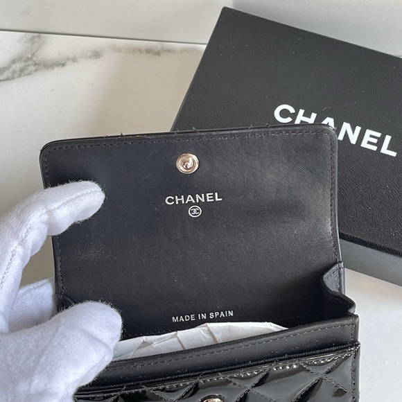 CHANEL Patent Quilted Flap Card Holder - Picture 3 of 9